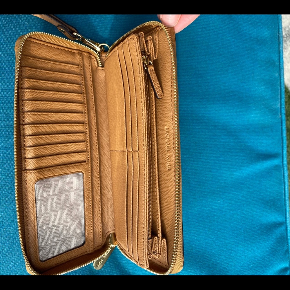 Jet Set Travel Large Pebbled Leather Wristlet